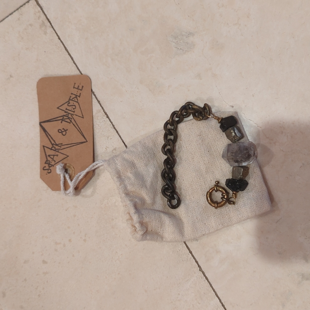 1 bracelet